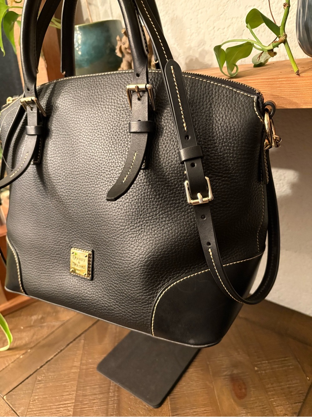 NWOT Dooney & Bourke Black Pebbled Leather Dome Satchel. NWOT - Picture 2 of 9